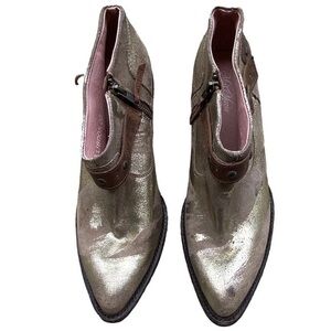 Miss Macie Metallic Pitchin a Fit  Ankle Bootie 8
